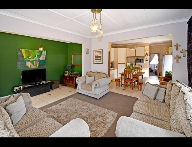 5 BEDROOM HOUSE FOR SALE IN CROSBY